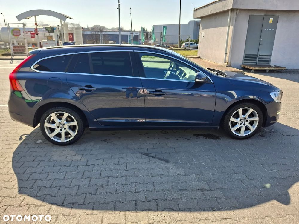 Volvo V60 D2 Momentum - 6