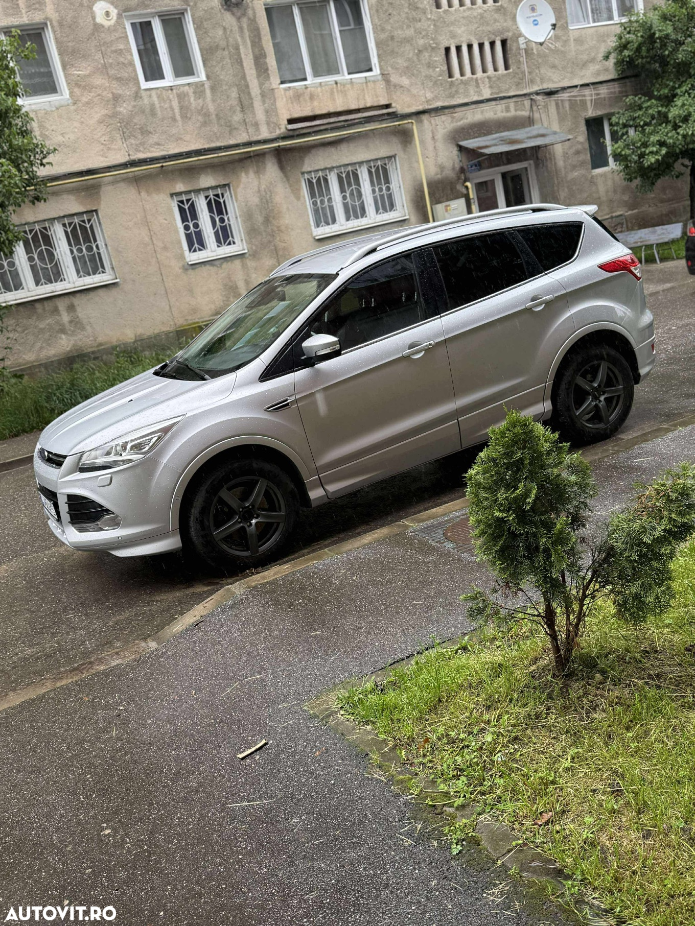 Ford Kuga - 2
