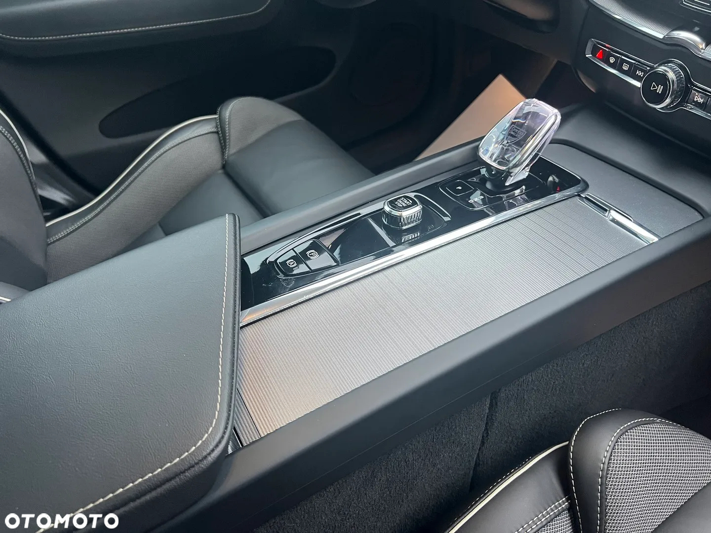 Volvo XC 60 B5 B AWD Plus Black Edition - 17