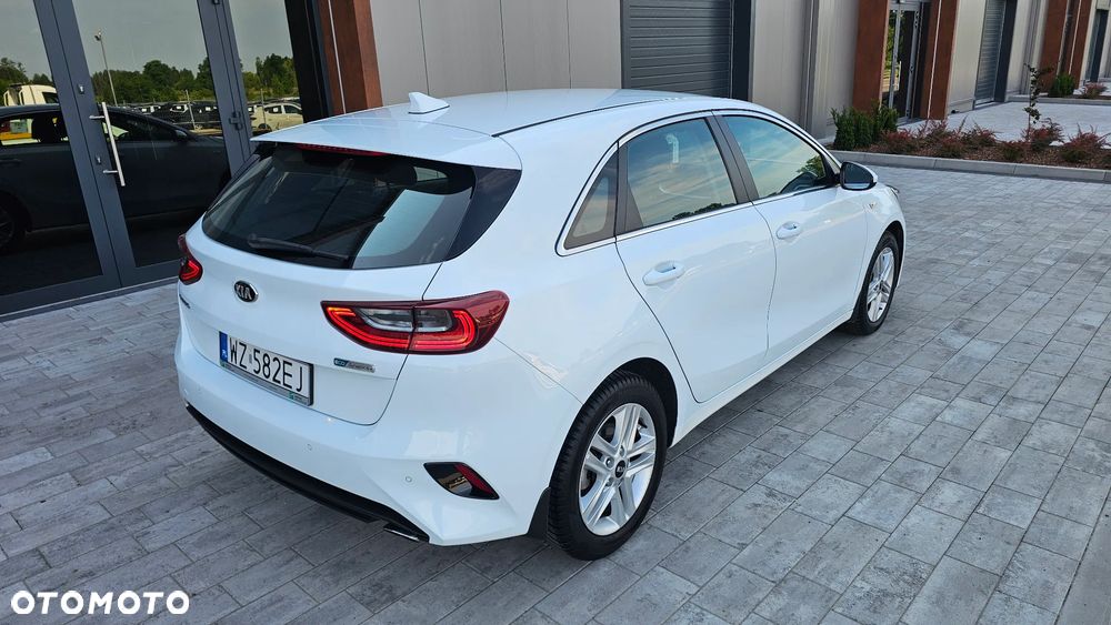 Kia Ceed 1.6 CRDi mHEV M - 3