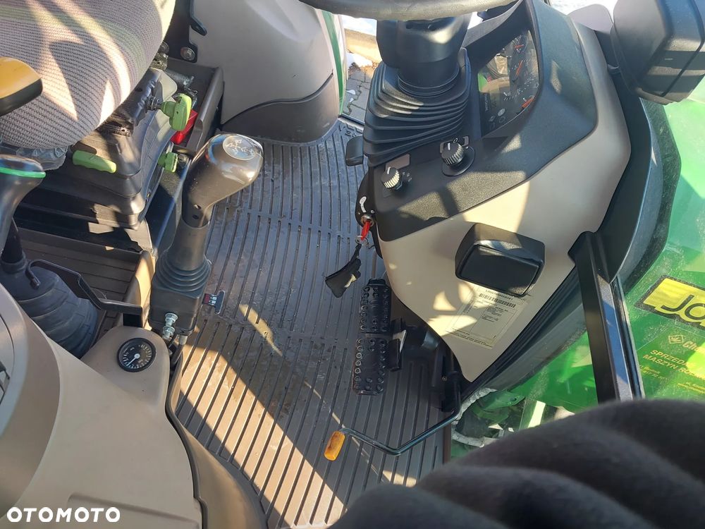 John Deere 5070M - 4