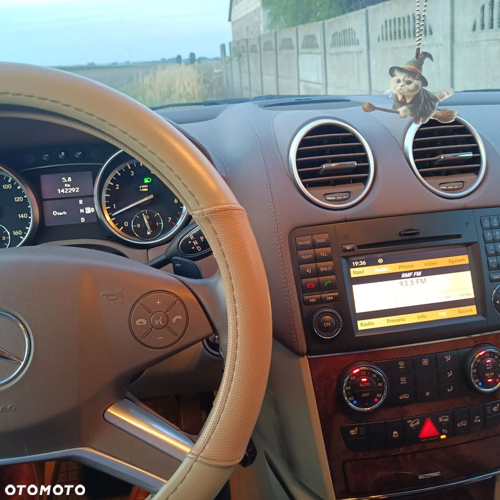 Mercedes-Benz GL - 25