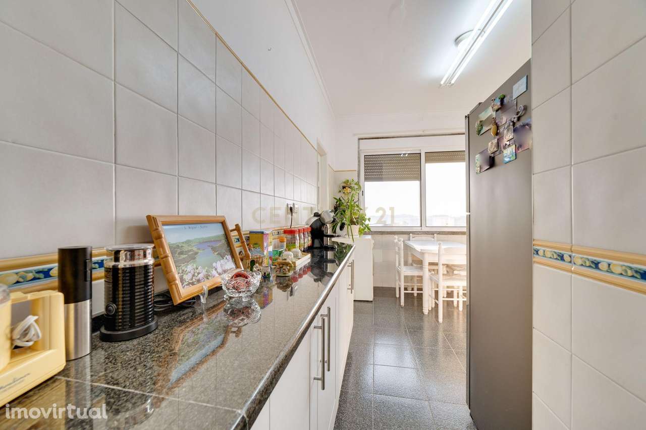 T3 com Vista de Mar e Excelente Localização – Queijas - Grande imagem: 3/34