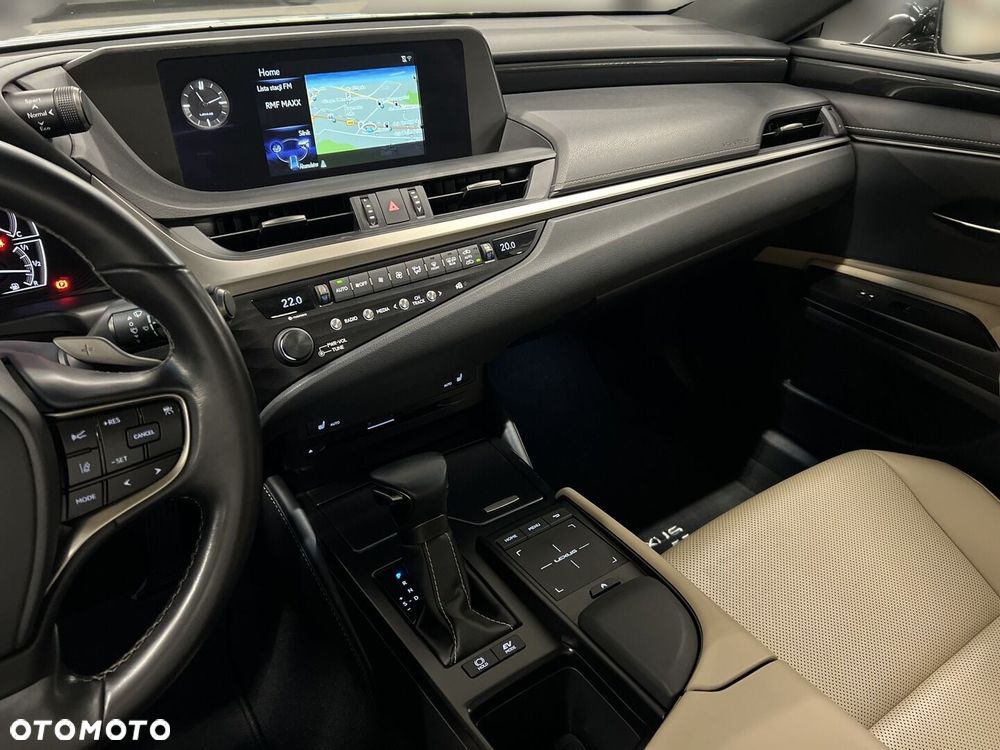Lexus ES 300h Business Edition - 27