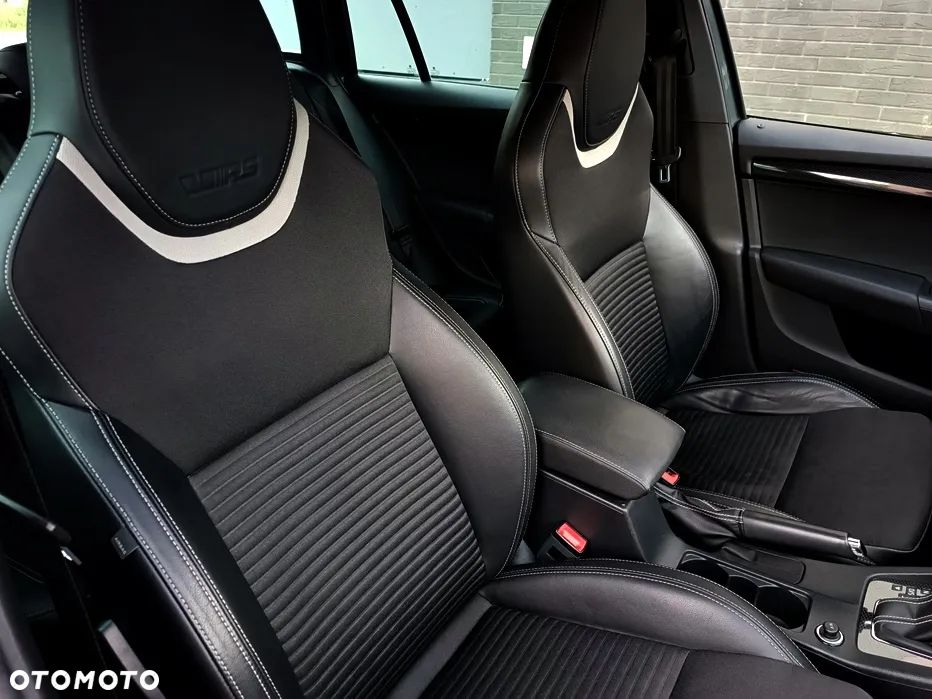 Skoda Octavia 2.0 TDI DSG RS - 26