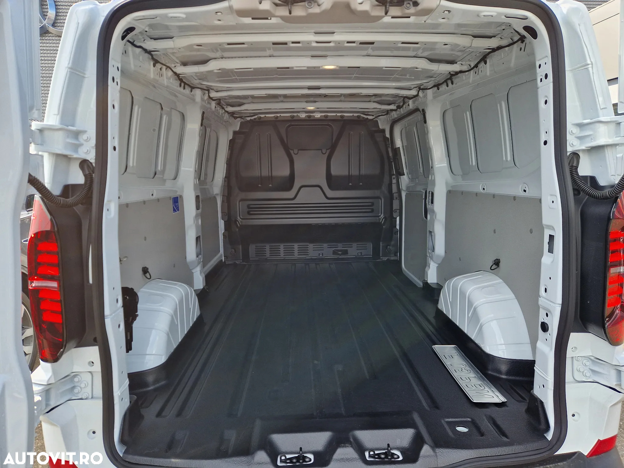 Volkswagen Transporter - 16