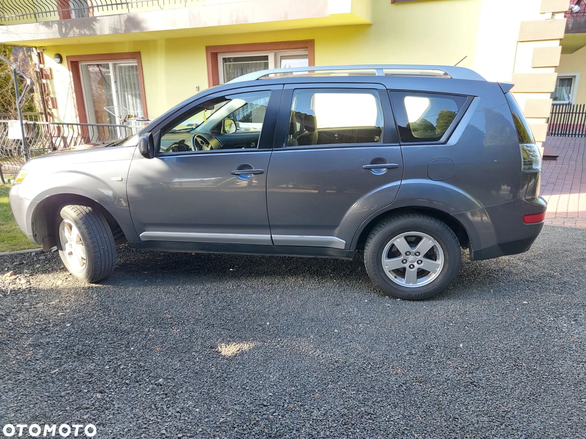 Mitsubishi Outlander - 1