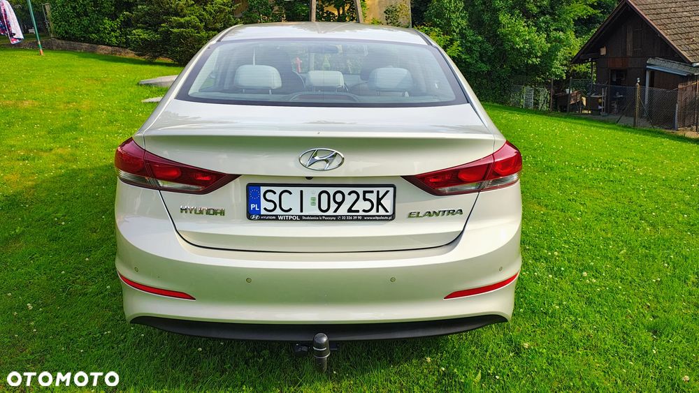 Hyundai Elantra 1.6 Comfort - 27