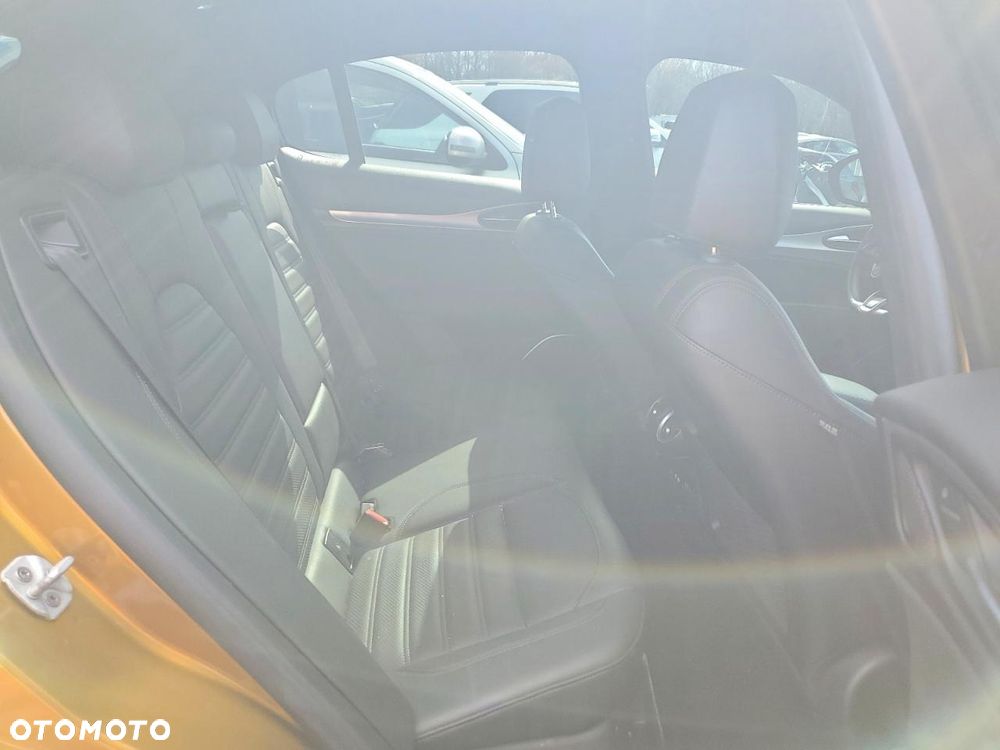 Alfa Romeo Stelvio - 13