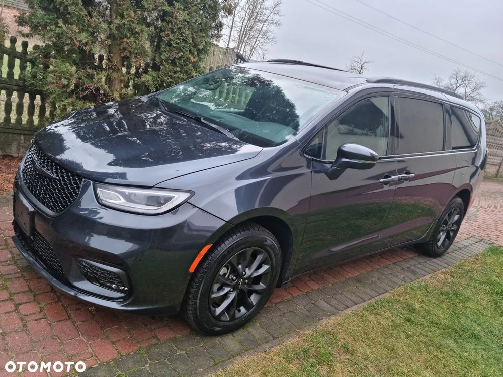 Chrysler Pacifica - 16