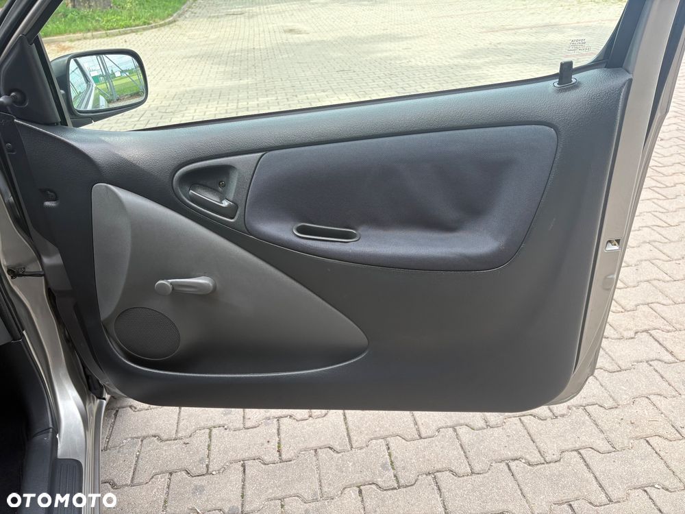 Toyota Yaris 1.0 - 28