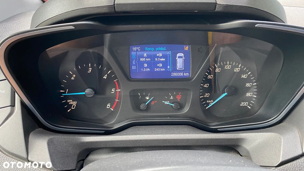 Ford Tourneo Custom - 18