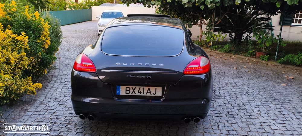 Porsche Panamera - 4