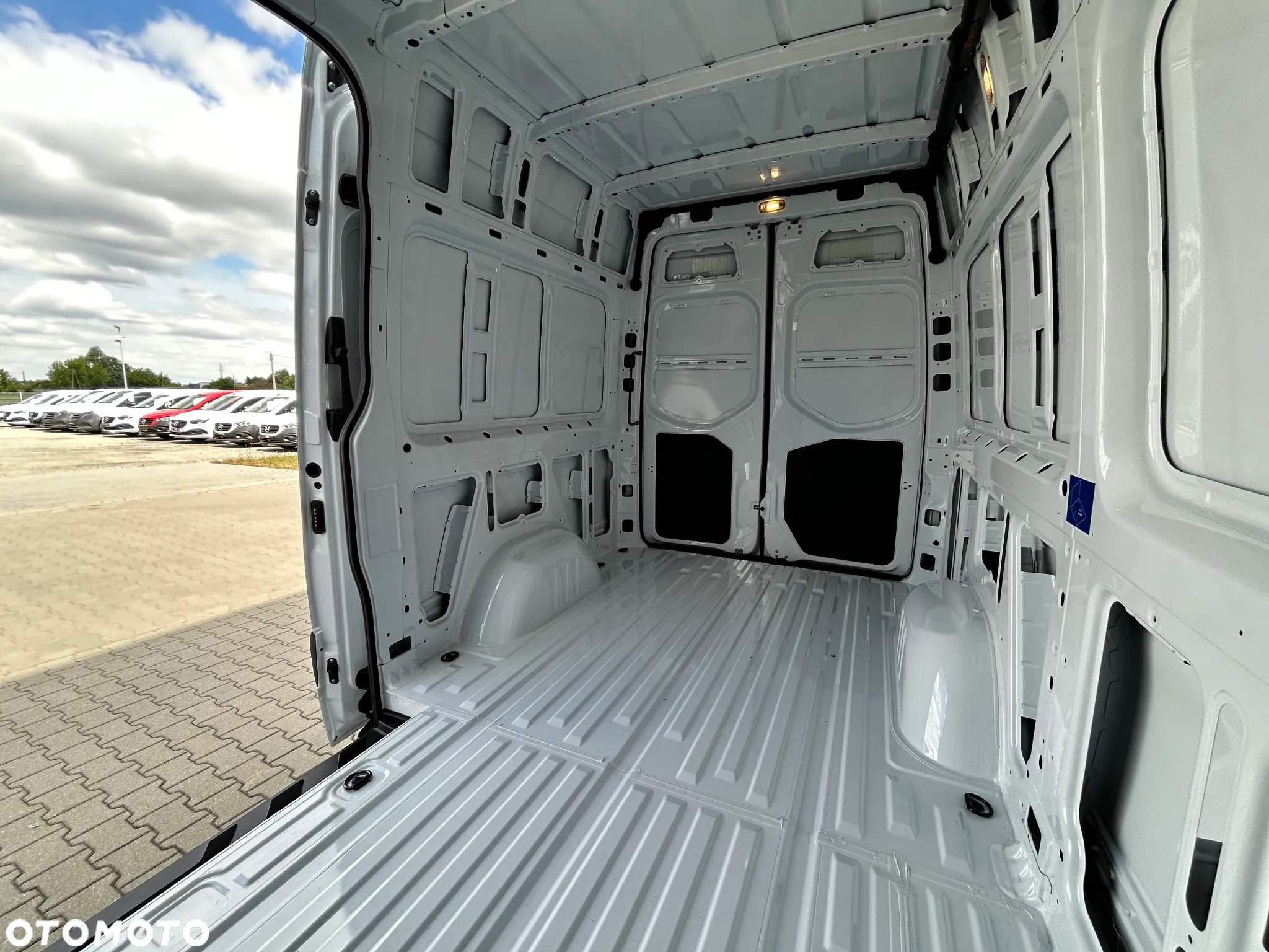 Mercedes-Benz SPRINTER 317 CDI FURGON STANDARD - 19