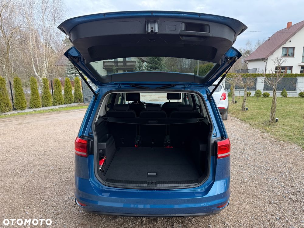 Volkswagen Touran - 24