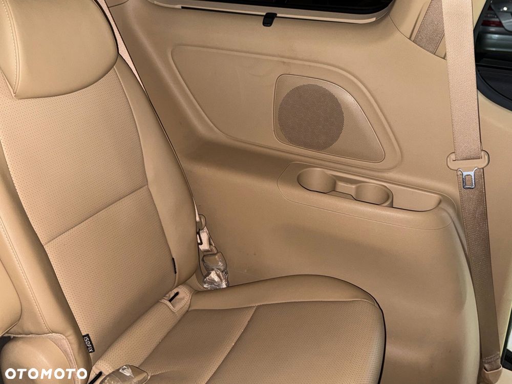Kia Carnival - 24