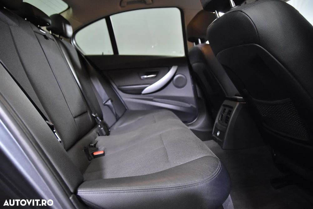 BMW Seria 3 318d - 13