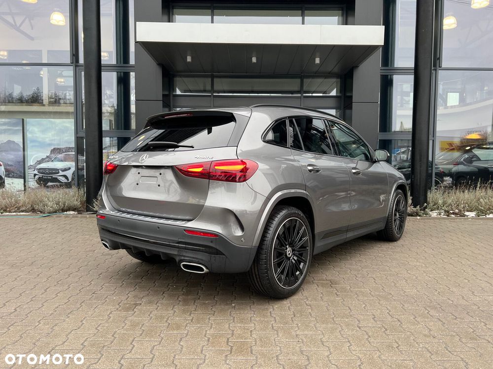 Mercedes-Benz GLA - 17