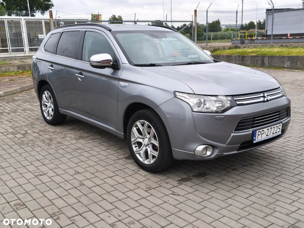Mitsubishi Outlander Instyle NAVI + - 3