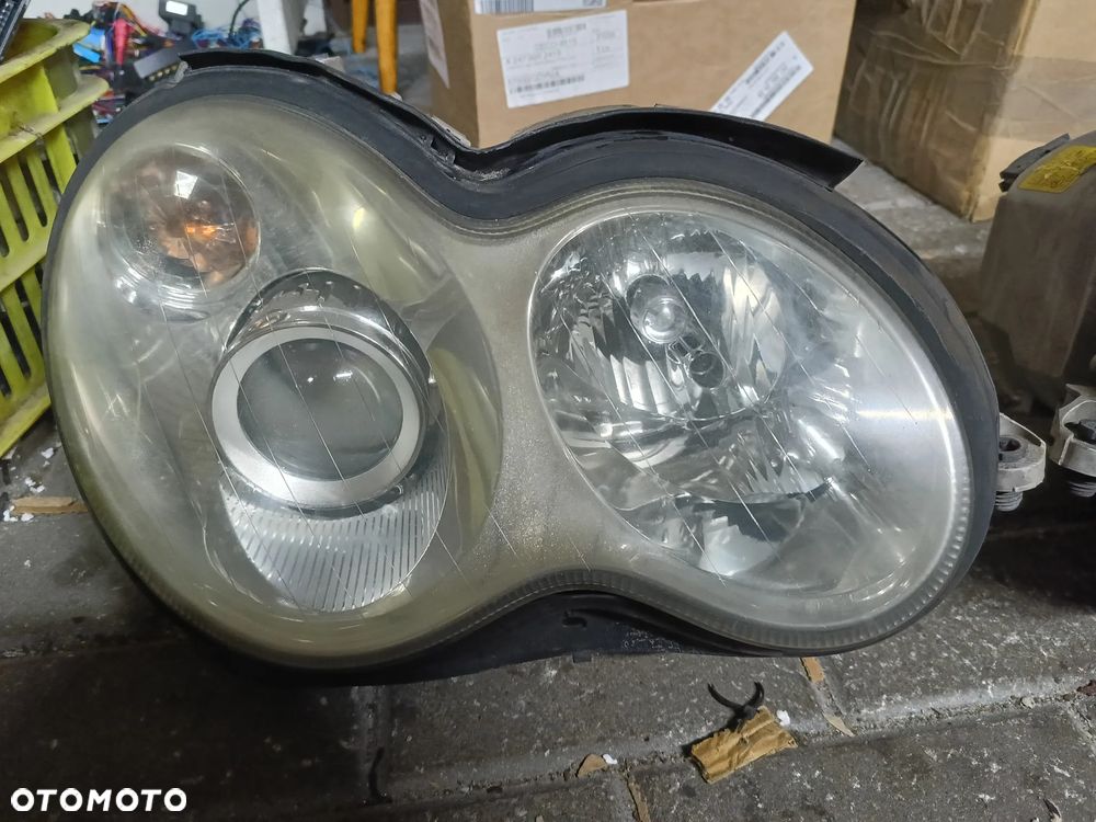 Mercedes C-Klasa W203 Xenon Lampa Prawa lewa Przód - 6
