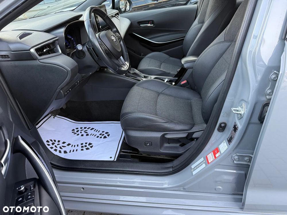 Toyota Corolla 2.0 Hybrid Executive - 13