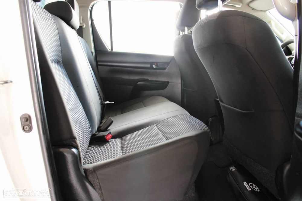 Toyota Hilux 2.4 D-4D 4X4 Cabine dupla - 14