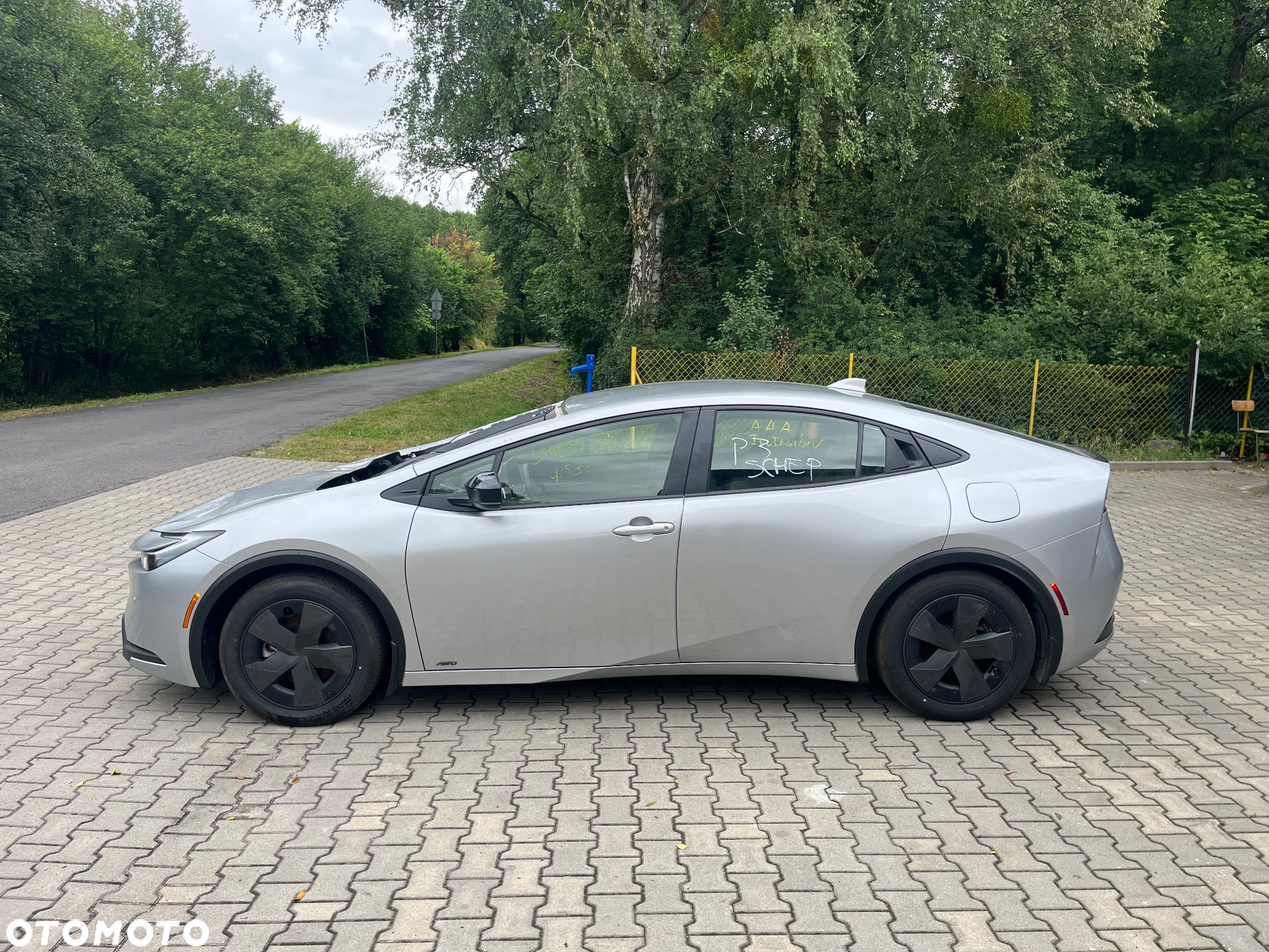 Toyota Prius - 4