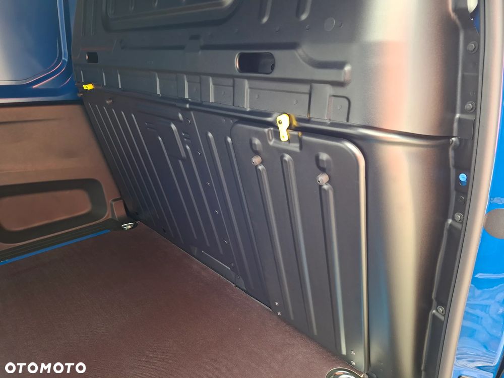 Fiat BOGATE WYPOSAŻENIE, OD RĘKI - DOBLO L2 1,5 102KM - kamera cofania, LED, Wykładzina antypoślizgowa - 37