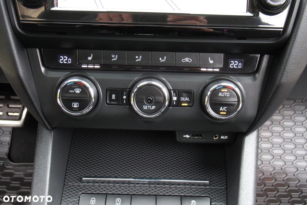 Skoda Octavia 2.0 TDI DSG RS - 30