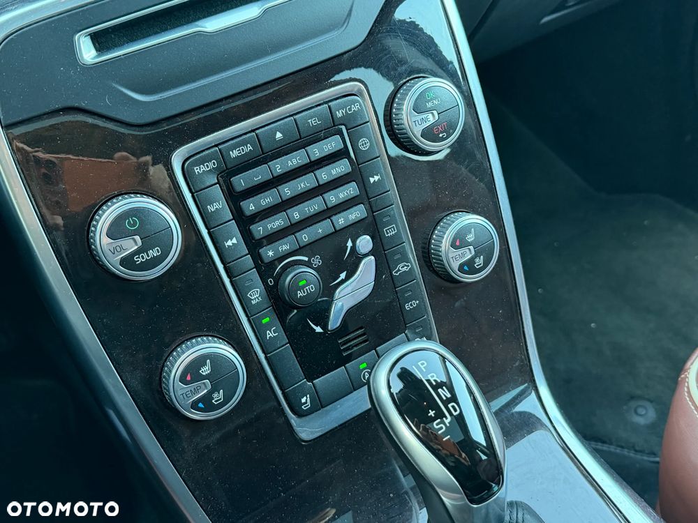 Volvo V70 D4 Geartronic Summum - 16