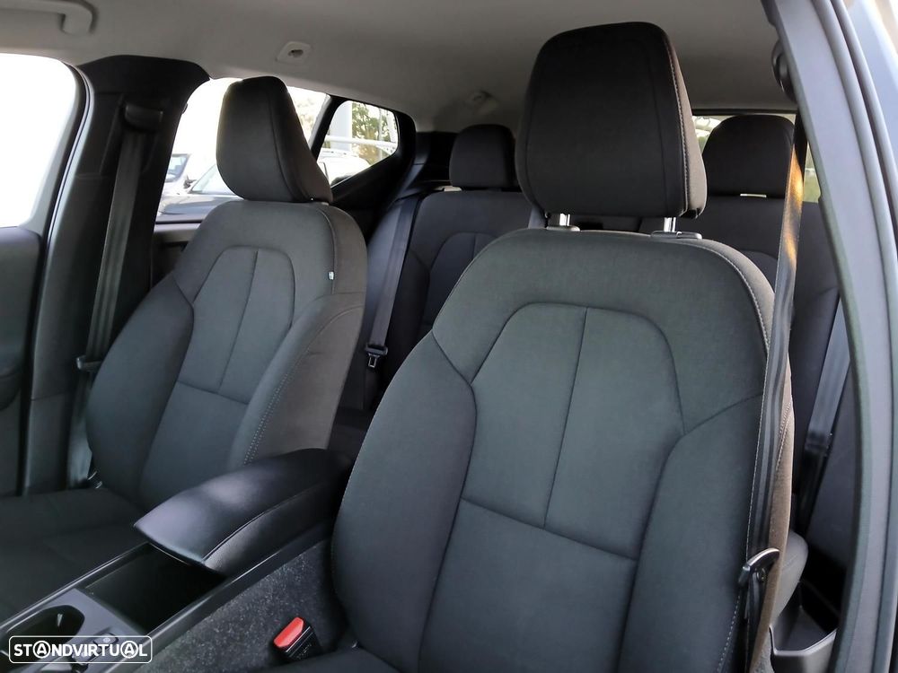 Volvo XC 40 1.5 T2 Momentum Core Geartronic - 17