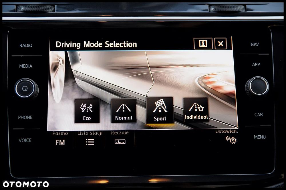 Volkswagen Tiguan 2.0 TDI SCR DSG R-Line - 28