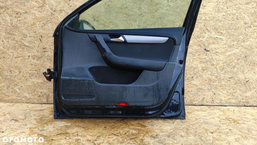 Prawe przednie drzwi VW Passat B7 kombi kod: LC9X - 2
