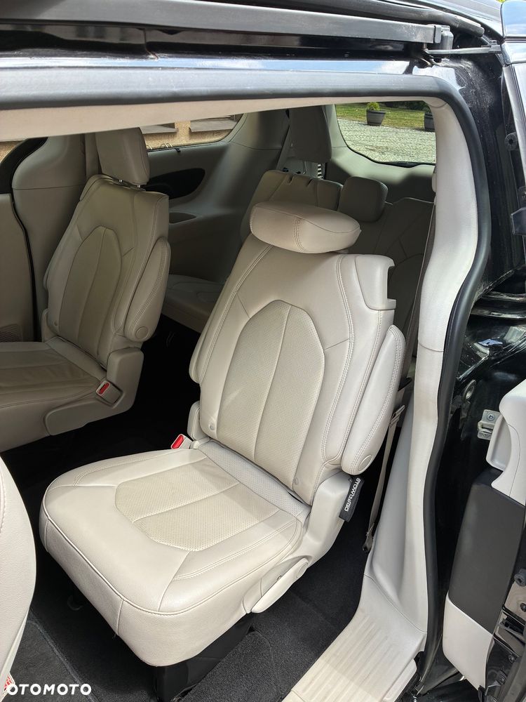 Chrysler Pacifica - 10