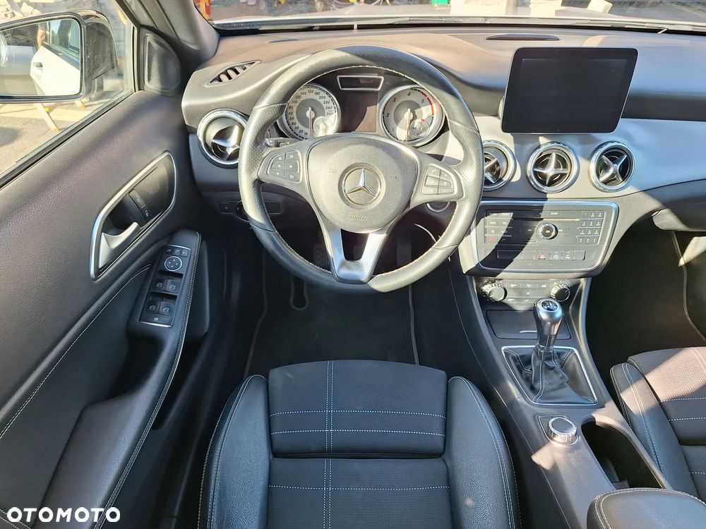 Mercedes-Benz GLA 200 d - 12