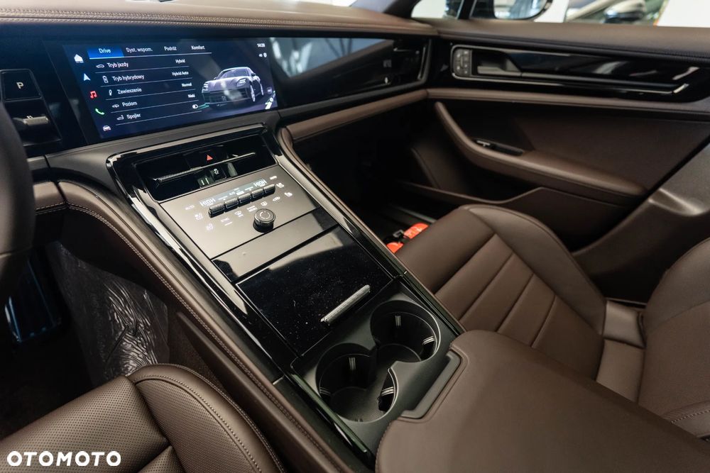 Porsche Panamera 4 E-Hybrid PHEV - 24