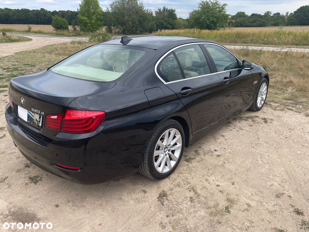 BMW Seria 5 520d xDrive - 4
