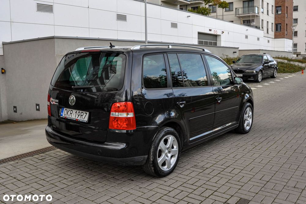 Volkswagen Touran - 4