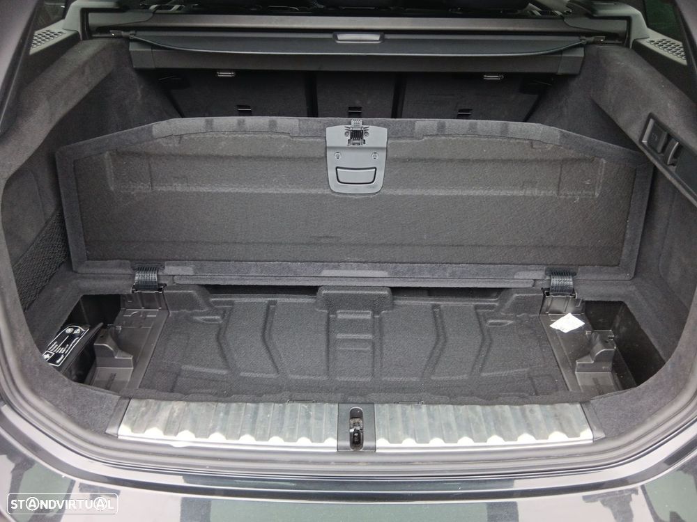 BMW 320 d Touring Pack Desportivo M Auto - 25