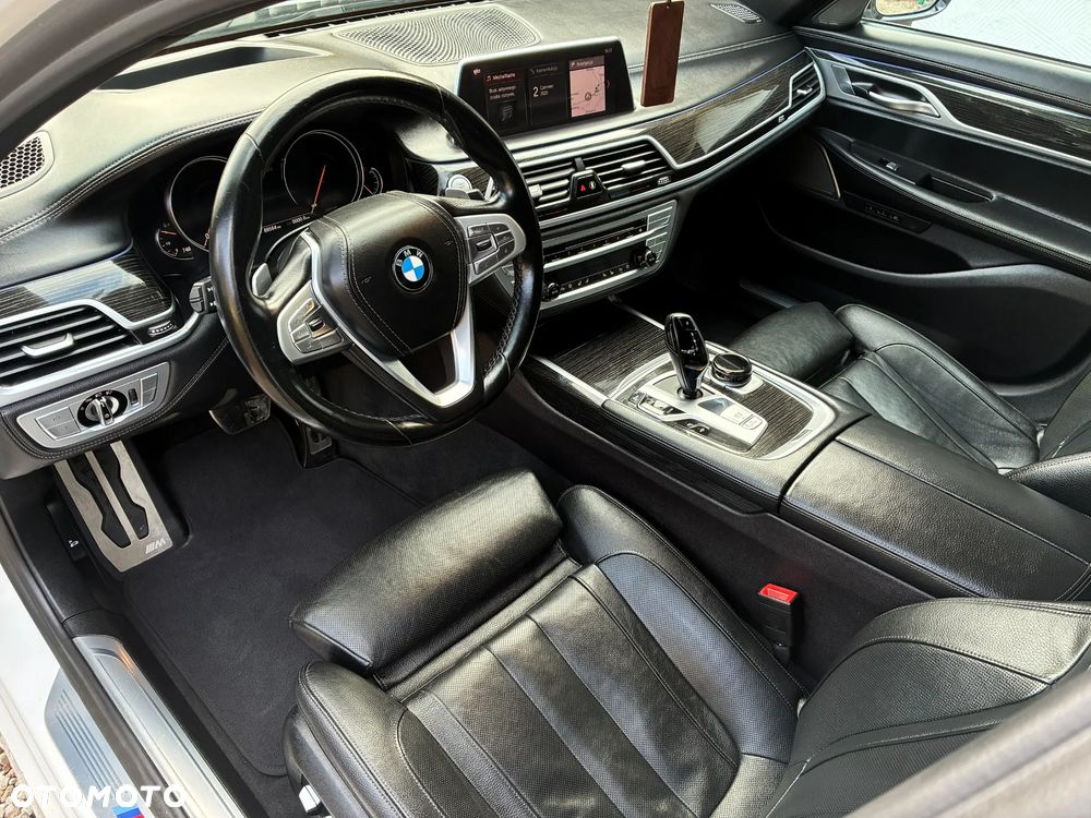 BMW Seria 7 740Li - 29
