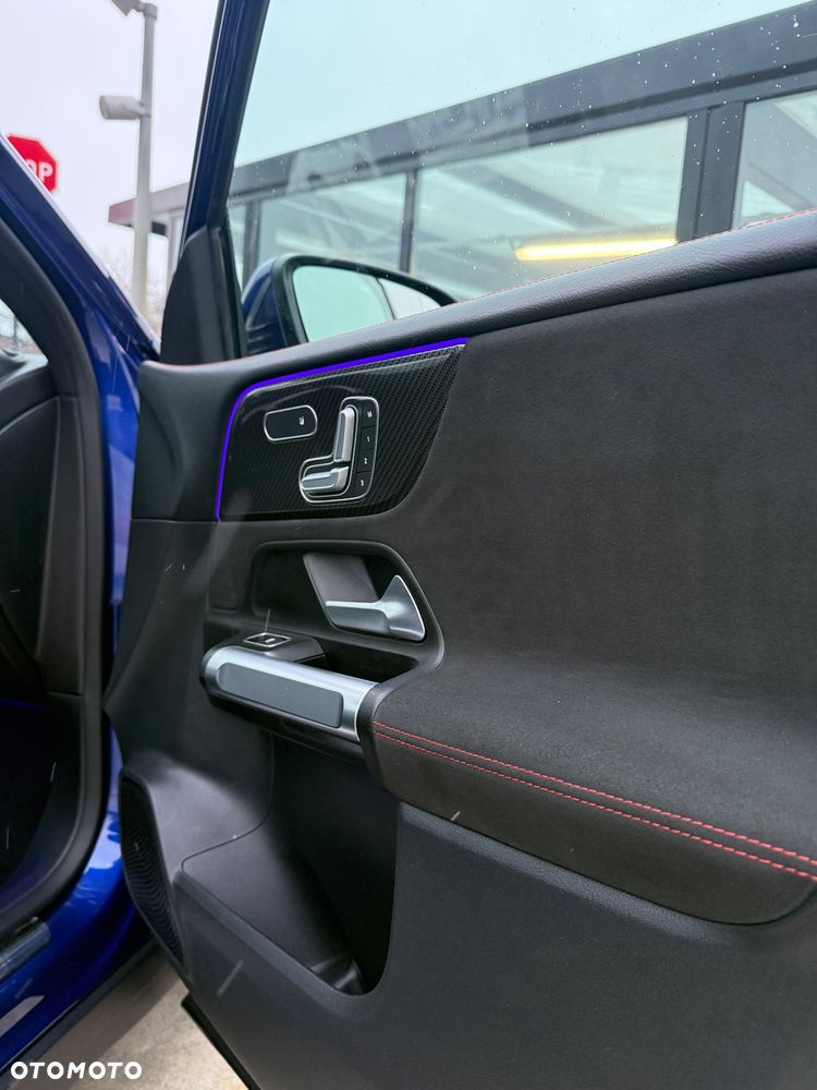 Mercedes-Benz GLB 220 d 4Matic 8G-DCT AMG Line - 23