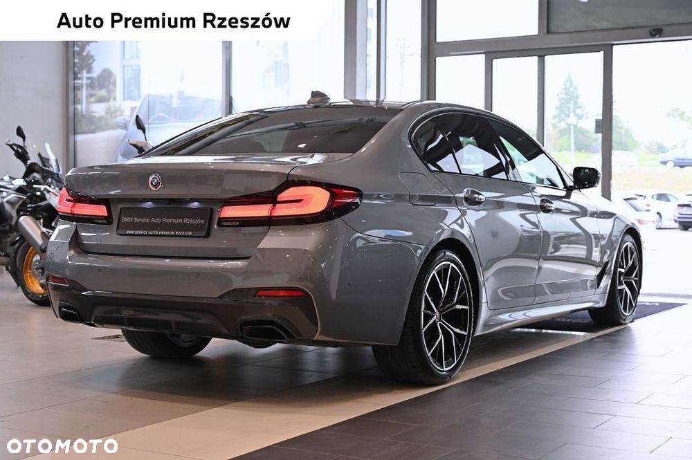 BMW Seria 5 530d xDrive mHEV - 18