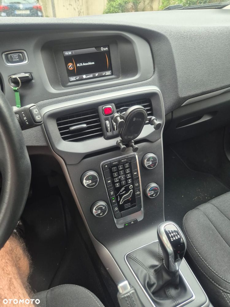 Volvo V40 T2 Momentum - 11