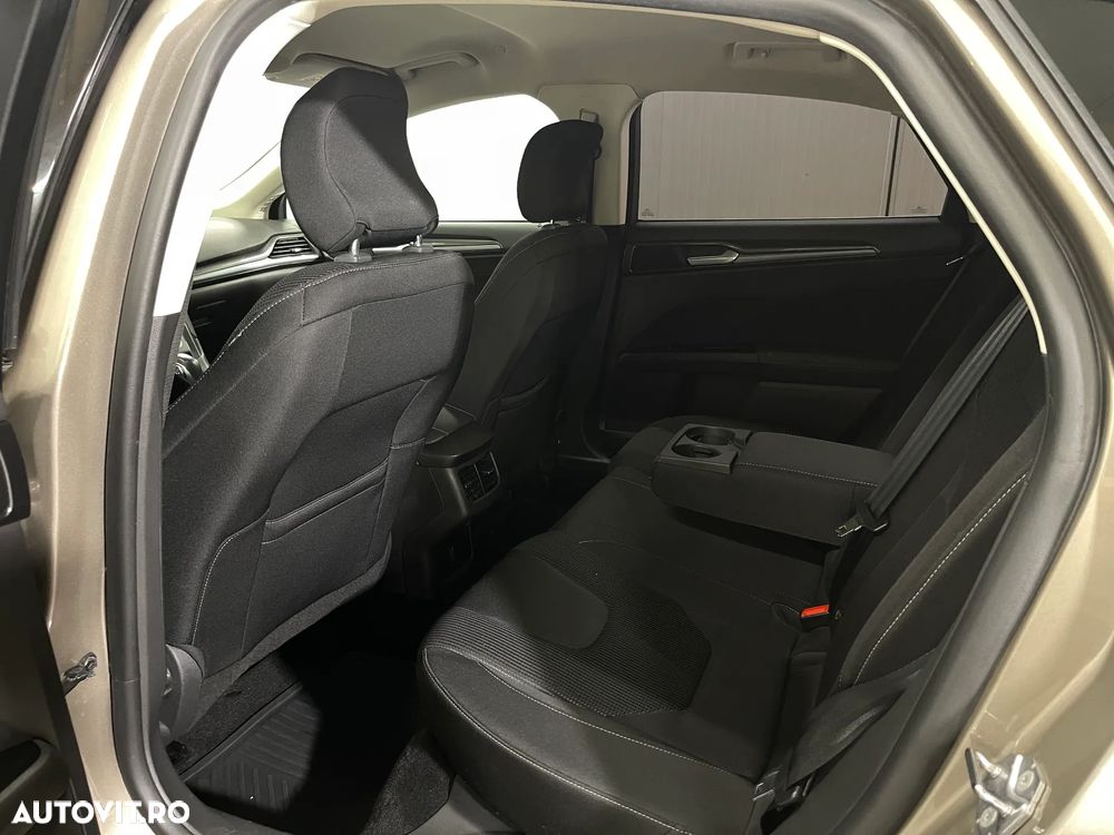 Ford Mondeo 2.0 HEV Titanium - 11
