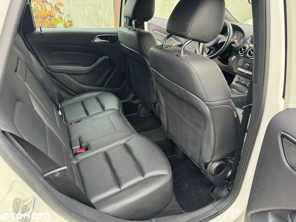 Mercedes-Benz Klasa B 250 4Matic 7G-DCT UrbanStyle Edition - 15