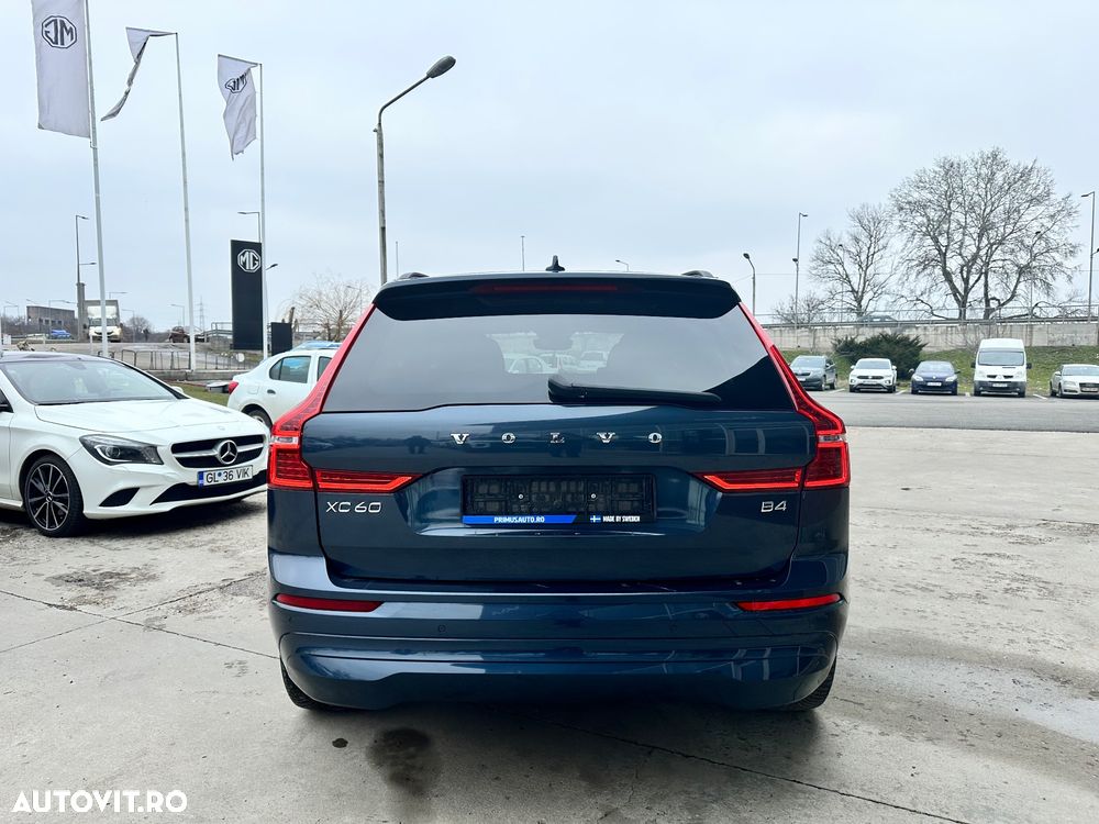 Volvo XC 60 B4 MHEV AT8 FWD Momentum Pro - 6