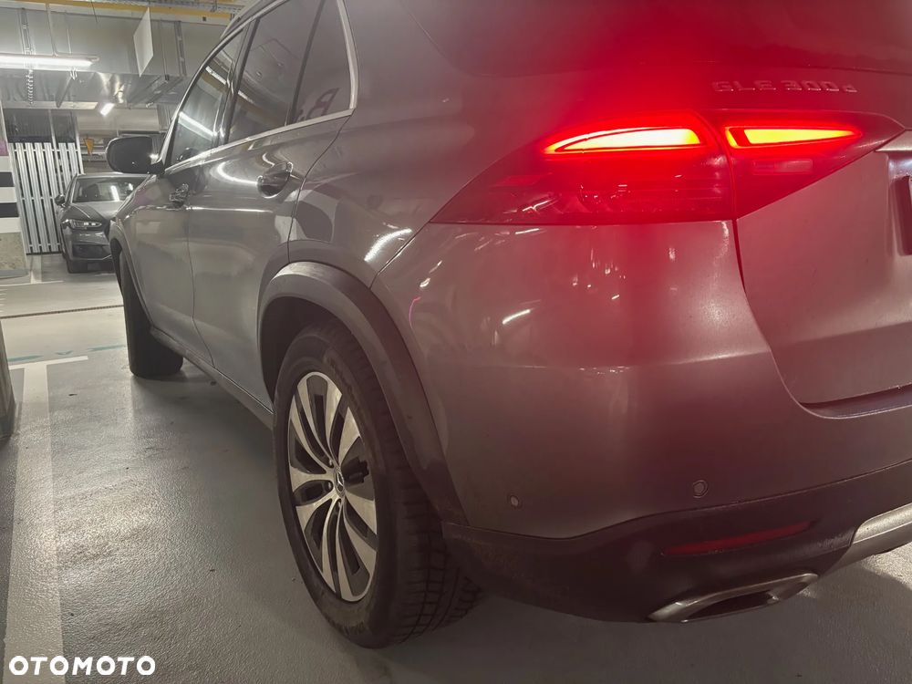 Mercedes-Benz GLE 300 d 4-Matic - 21