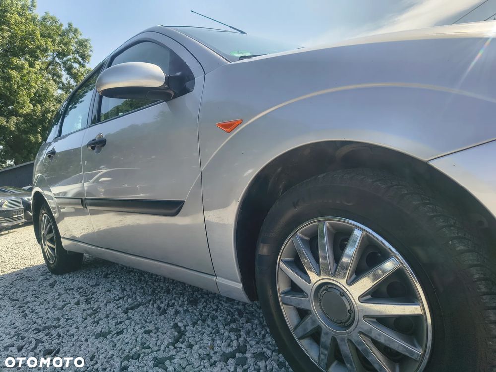 Ford Focus 1.6 Futura - 14