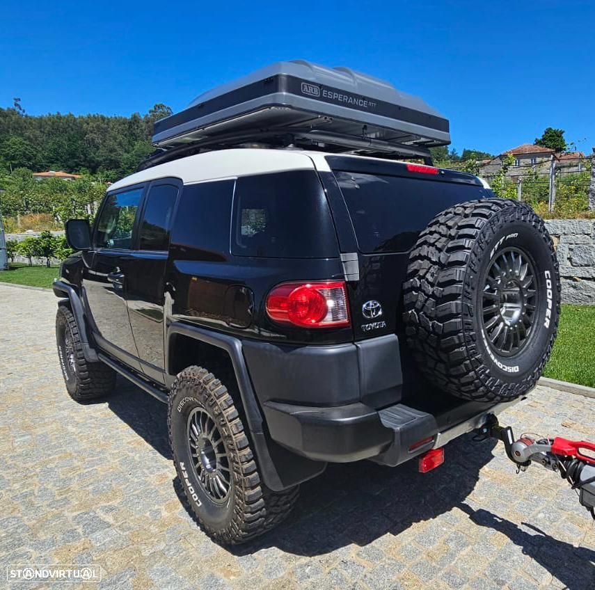 Toyota Land Cruiser - 7