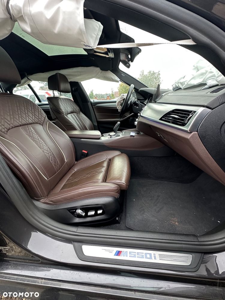 BMW Seria 5 M550i xDrive sport - 19